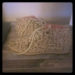 Leopard Toms booties